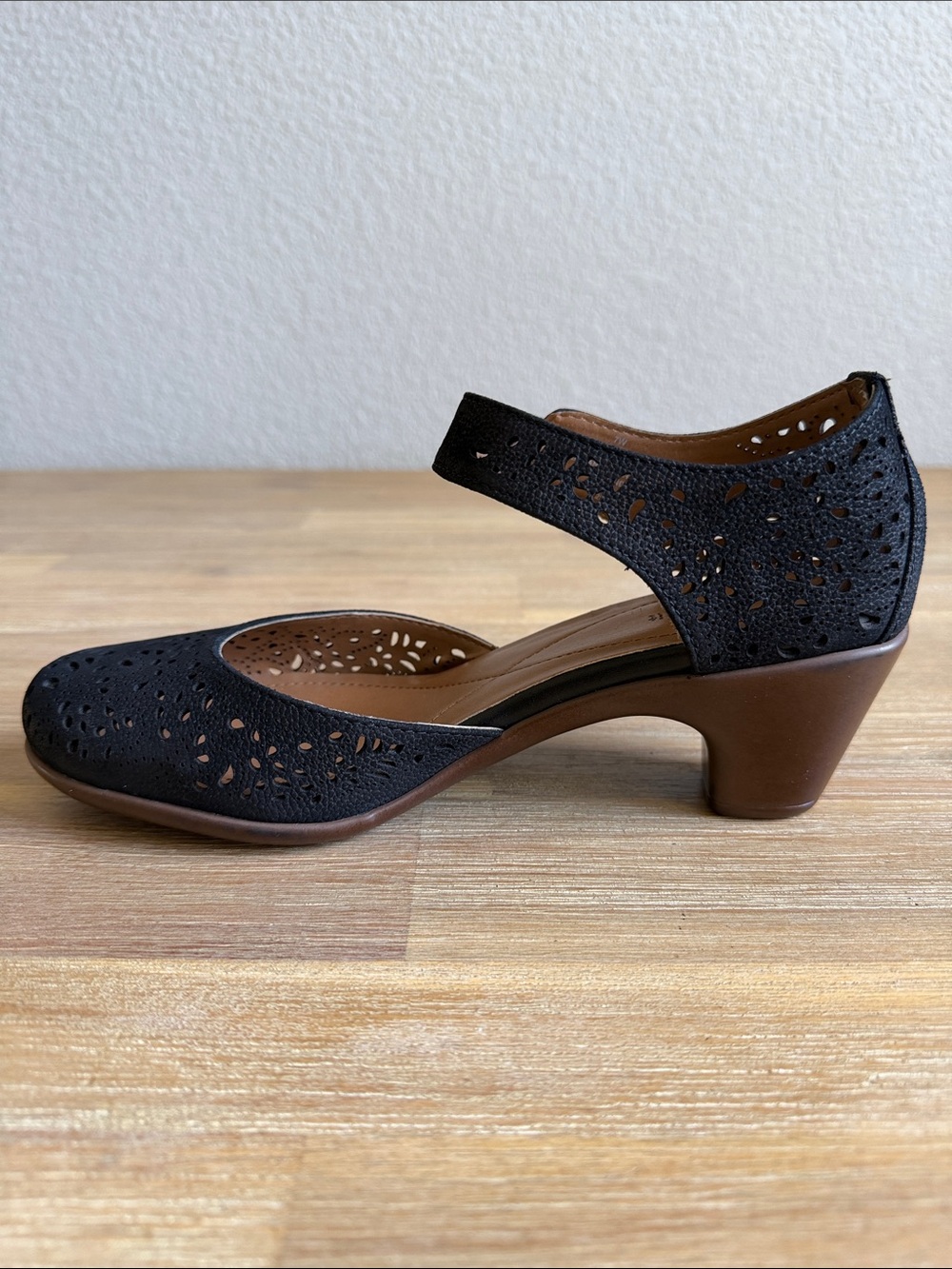 Easy Spirit Women's Cindie Mary Jane heels in black with laser-cut detailing 7 - Picture 5 of 10